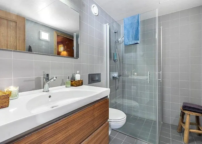 With Views Of Gaustatoppen Mountain 度假居 尤坎